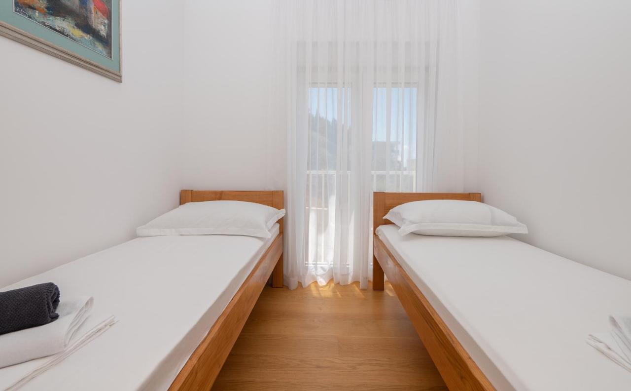 Apartment Daniel Макарска Екстериор снимка