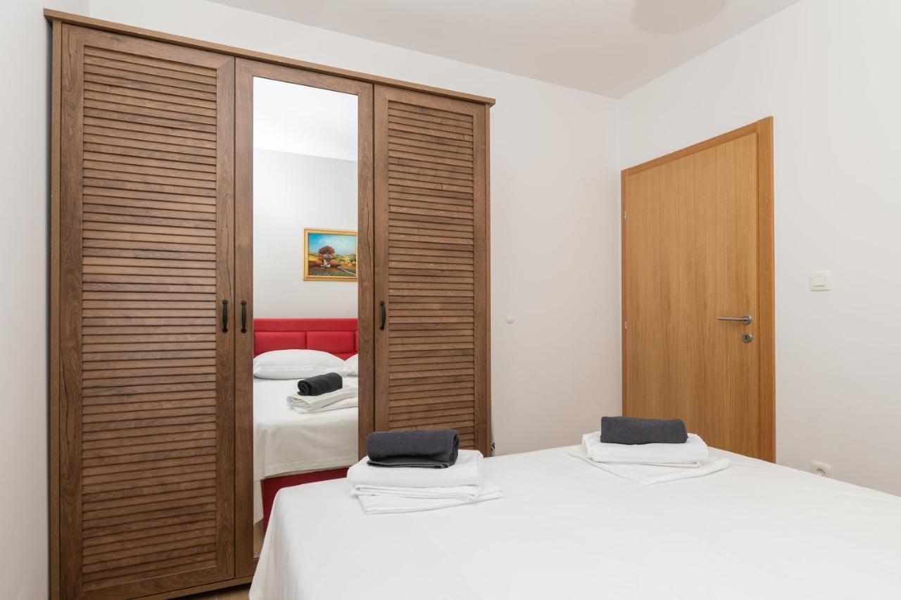 Apartment Daniel Макарска Екстериор снимка